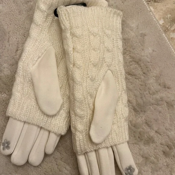 - UGG Winter White pom pom hat infinity scarf & glove set NWT - Picture 7 of 7